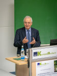 Der Referent Klaus Töpfer (© AKG, Foto: Scharpenberg)