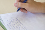 schreibende Hand eines Schülers c RuhrFutur auf flickr.com